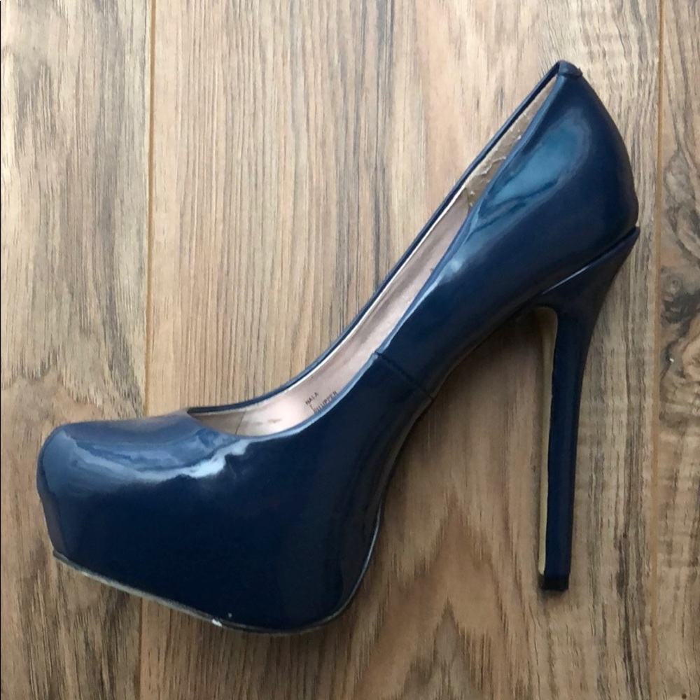 Shoes - Picture 3 of 4